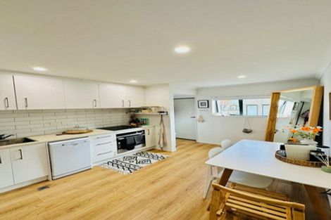 Photo of property in 8 Pangu Way, Mangere, Auckland, 2022