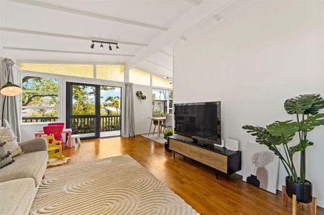 Photo of property in 31 Aplin Place, Birkdale, Auckland, 0626