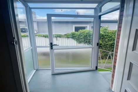 Photo of property in 2/43 Shakespeare Road, Milford, Auckland, 0620