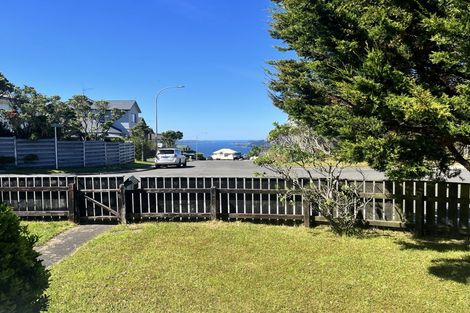 Photo of property in 31 Sunhaven Drive, Newlands, Wellington, 6037