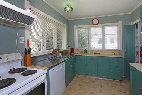 Photo of property in 6 Ross Street, Marton, 4710