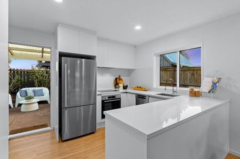 Photo of property in 3/5a Tobruk Crescent, Milford, Auckland, 0620