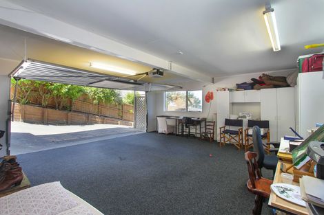 Photo of property in 272 Glamorgan Drive, Northcross, Auckland, 0630