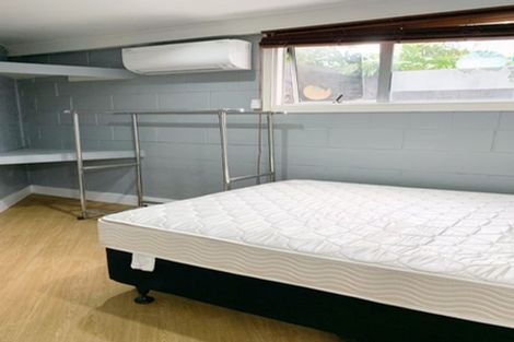 Photo of property in 1/92 Lake Road, Northcote, Auckland, 0627