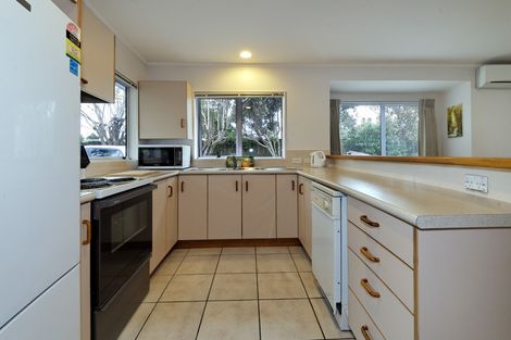 Photo of property in 28a/2 Godley Road, Green Bay, Auckland, 0604