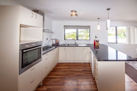 Photo of property in 43a Stewart Drive, Newlands, Wellington, 6037