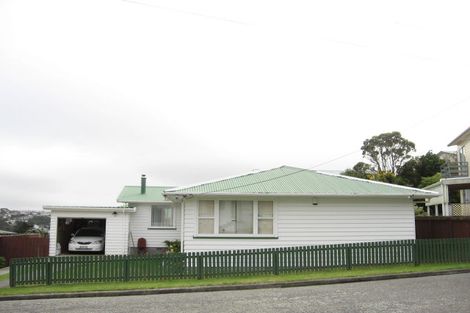 Photo of property in 21 Griffiths Grove, Newlands, Wellington, 6037
