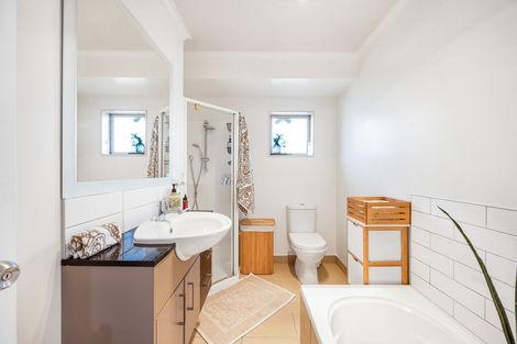 Photo of property in 4 Anna Lane, Glen Eden, Auckland, 0602