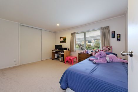 Photo of property in 28a/2 Godley Road, Green Bay, Auckland, 0604