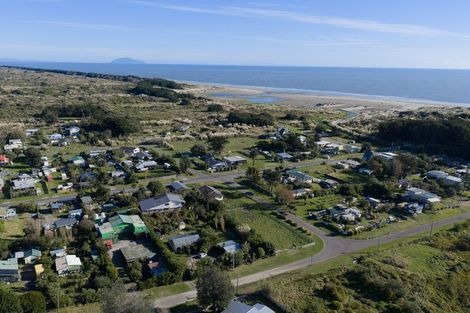 Photo of property in 20 Hokio Road, Hokio Beach, Levin, 5571