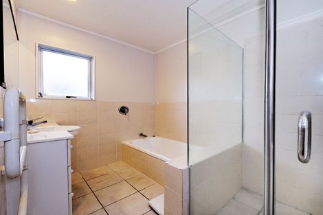 Photo of property in 28a/2 Godley Road, Green Bay, Auckland, 0604