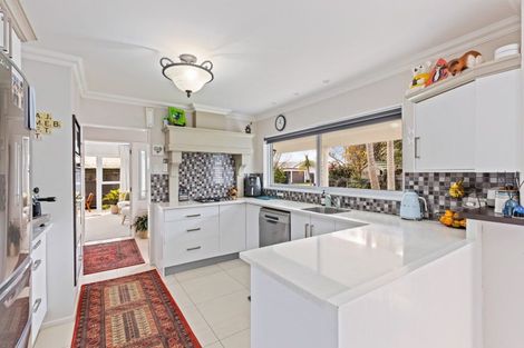 Photo of property in 5 Tamati Place, Merrilands, New Plymouth, 4312