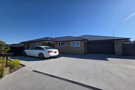 Photo of property in 15 Royal Oak Crescent, Holmes Hill, Oamaru, 9401