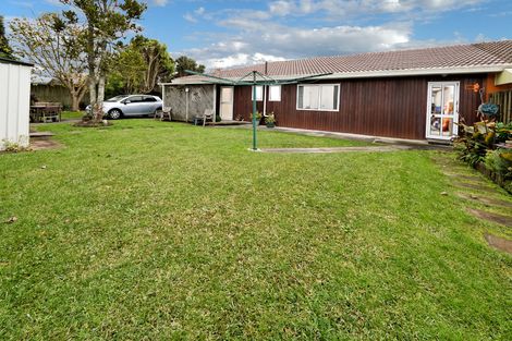 Photo of property in 28a/2 Godley Road, Green Bay, Auckland, 0604