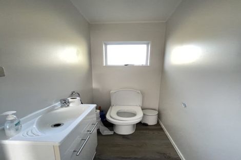 Photo of property in 2/14 Camilla Grove, Totara Vale, Auckland, 0629