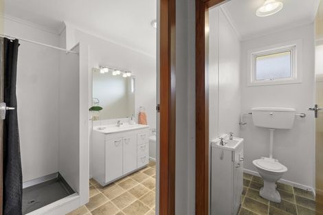 Photo of property in 11 Cumberland Street, Merrilands, New Plymouth, 4312