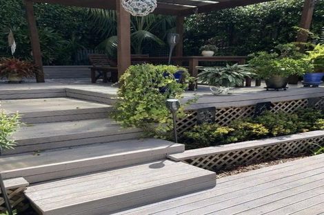 Photo of property in 14 Bush View Lane, Northcote Point, Auckland, 0627