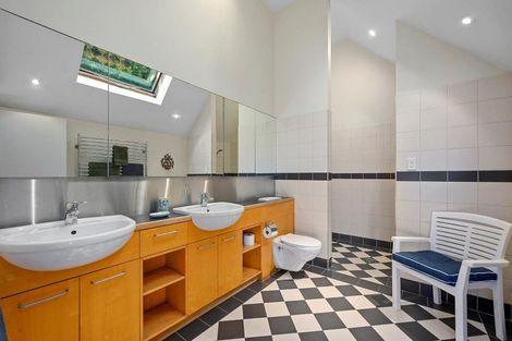 Photo of property in 12 Cecil Road, Milford, Auckland, 0620