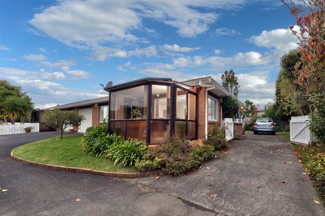Photo of property in 28a/2 Godley Road, Green Bay, Auckland, 0604
