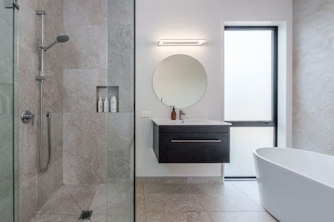 Photo of property in 7 Little Alpha Loop, Wanaka, 9305