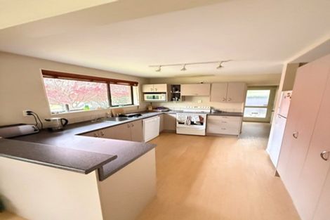 Photo of property in 15 Highland Place, Avonhead, Christchurch, 8042