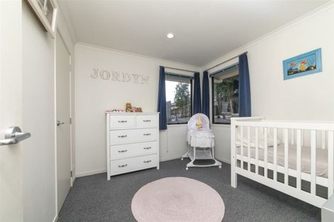 Photo of property in 37 Hewlett Road, Massey, Auckland, 0614