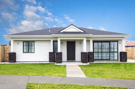 Photo of property in 10 Poutawa Lane, Clarks Beach, 2122