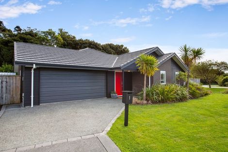 Photo of property in 1 Banks Boulevard, Whitby, Porirua, 5024
