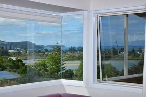 Photo of property in 19 Moffat Road, Red Beach, 0932