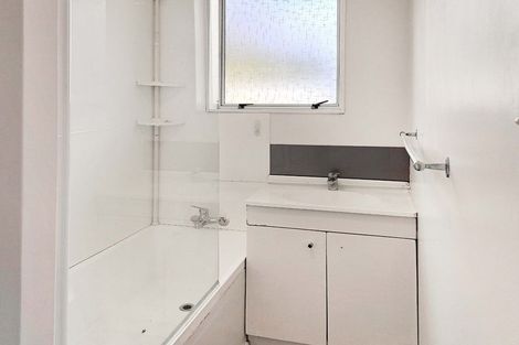 Photo of property in 8f1- Garth Lane, Maoribank, Upper Hutt, 5018
