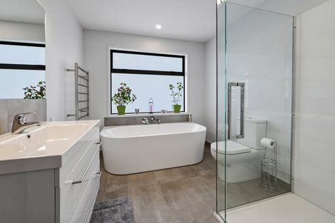 Photo of property in 9 Lancewood Way, Kinloch, Taupo, 3377