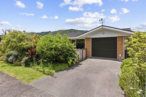 Photo of property in 2 Rewarewa Crescent, Waikanae, 5036