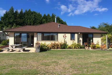 Photo of property in 90 Loch Views Road, Acacia Bay, Taupo, 3385