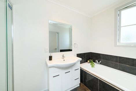 Photo of property in 5 Rangitira Avenue, Palmerston North, 4414