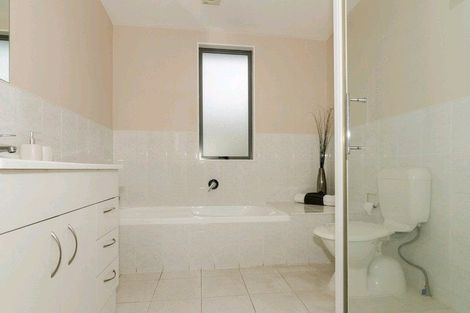 Photo of property in 25/3 Hulme Place, Henderson, Auckland, 0612