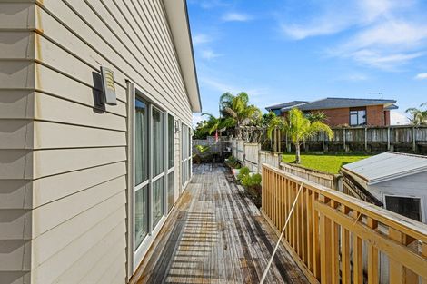 Photo of property in 75 San Valentino Drive, Henderson, Auckland, 0612
