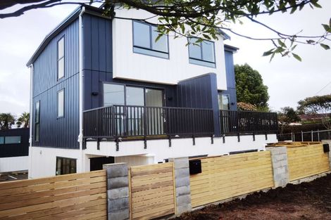 Photo of property in 43 Tirimoana Road, Te Atatu South, Auckland, 0602