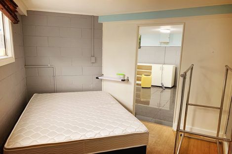 Photo of property in 1/92 Lake Road, Northcote, Auckland, 0627