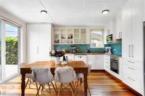 Photo of property in 26 Palmerston Road, Havelock North, 4130