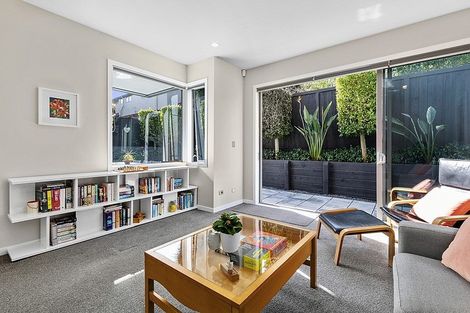 Photo of property in 49 Seaview Road, Castor Bay, Auckland, 0620