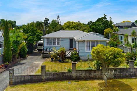 Photo of property in 15 Renata Crescent, Te Atatu Peninsula, Auckland, 0610