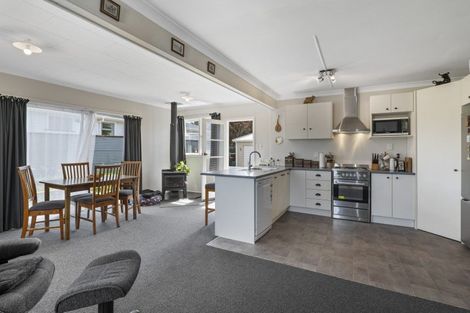 Photo of property in 140 Miranda Street, Stratford, 4332