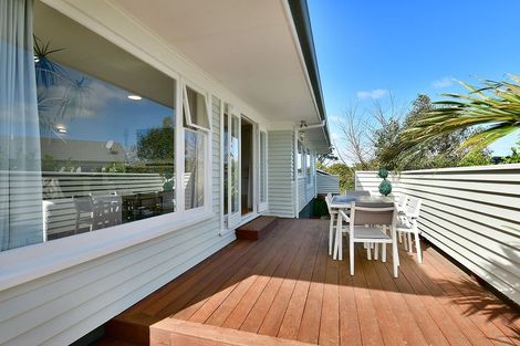 Photo of property in 2 Carento Way, Stanmore Bay, Whangaparaoa, 0932