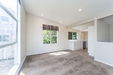 Photo of property in 7a Shortland Street, Khandallah, Wellington, 6035