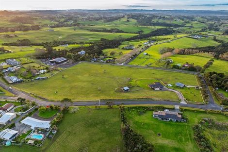 Photo of property in 118 Cottle Road, Taupaki, Henderson, 0782