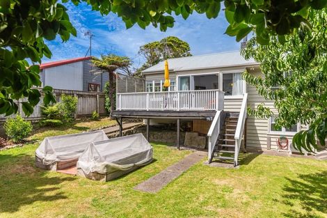 Photo of property in 25 Golf Road, Paraparaumu Beach, Paraparaumu, 5032