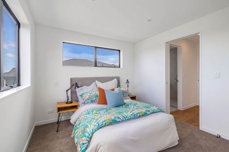 Photo of property in 30 Colliston Rise, Pinehill, Auckland, 0632
