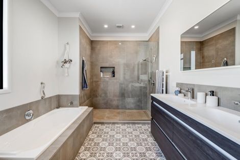 Photo of property in 57 The Ritz, Orewa, 0931