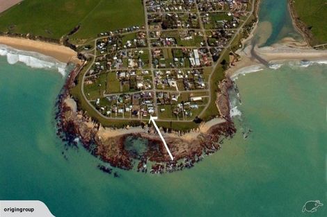 Photo of property in 1 Magdala Street, Kakanui, Oamaru, 9495