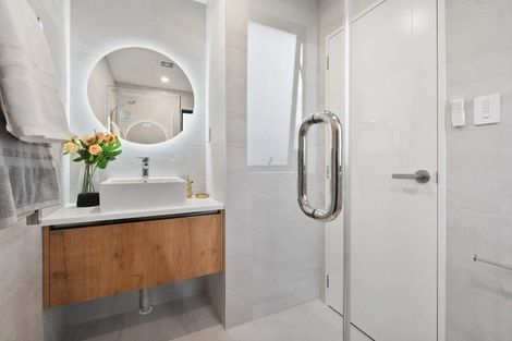 Photo of property in 2/32 Beulah Avenue, Rothesay Bay, Auckland, 0630